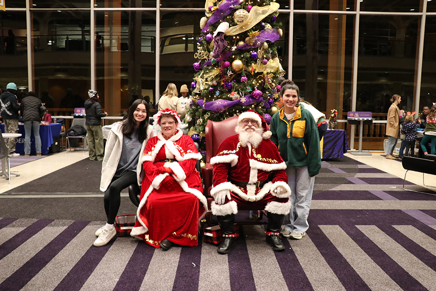 students with Santa and Mrs. Claus